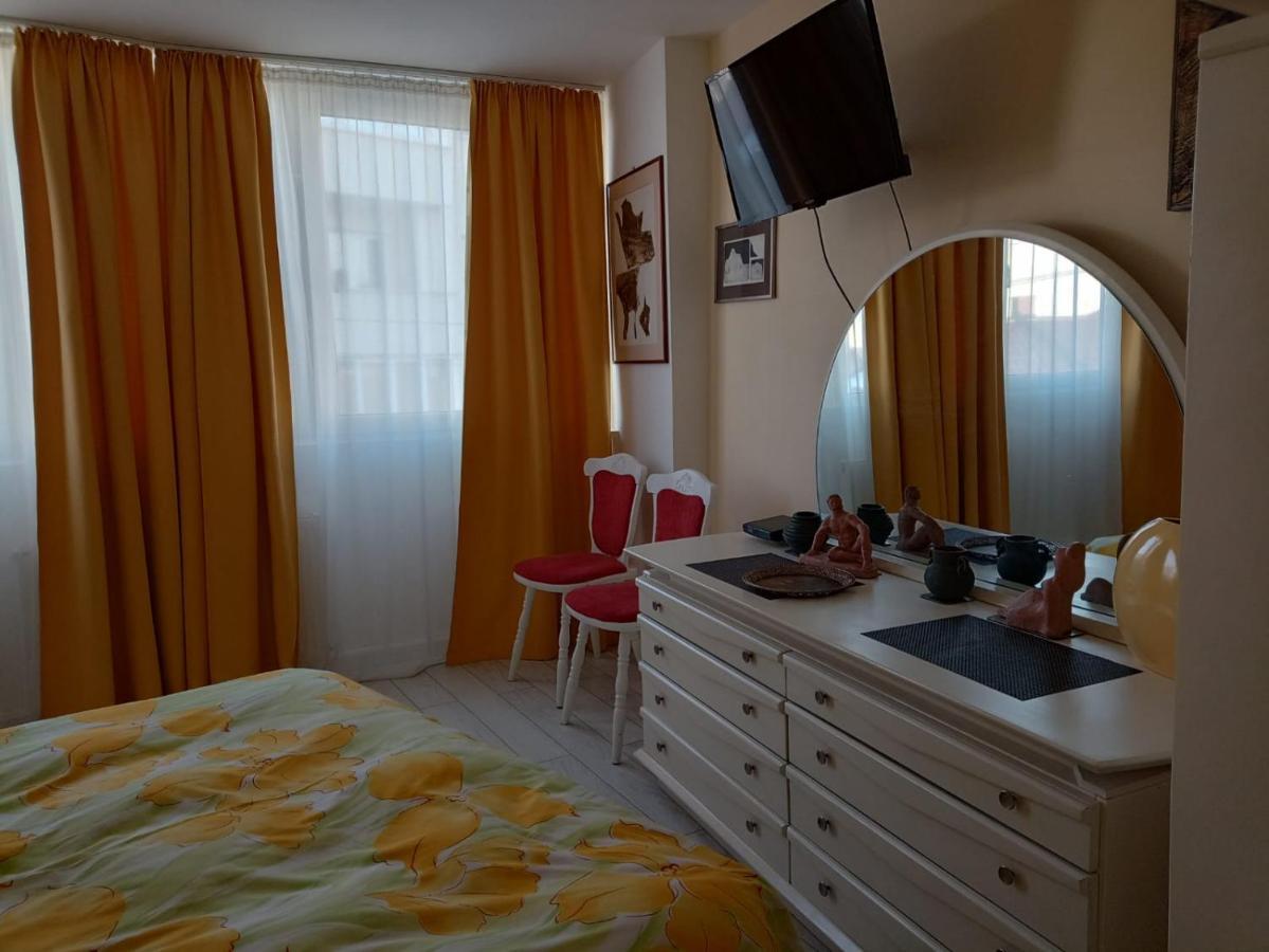 Two Bedroom Apartment Farmec Cluj Napoca Bagian luar foto